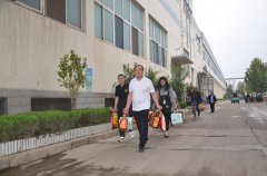 國慶中秋  員工“有?！? /></div>
			<div   id=
